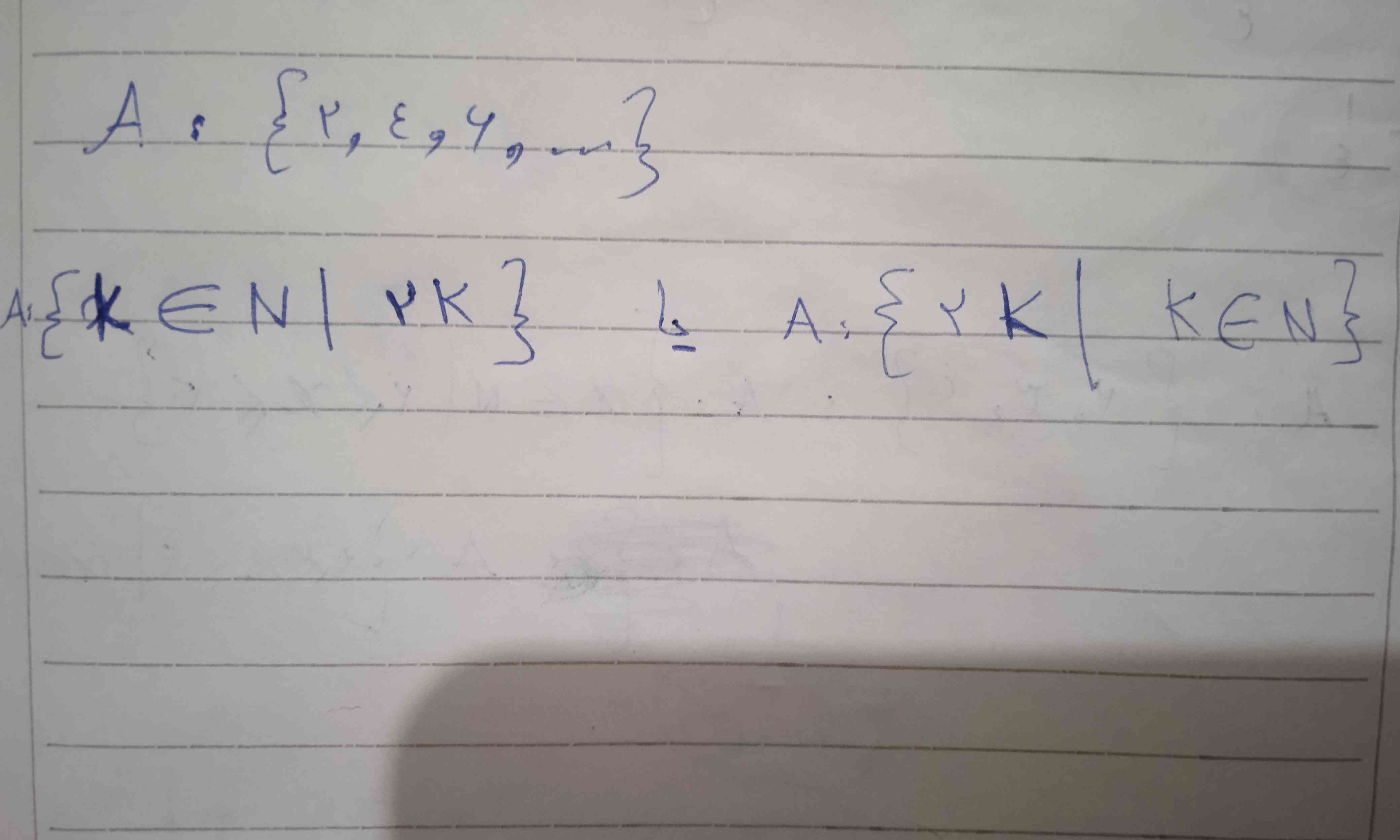 بچه ها برای نشون دادن مجموعه ها که با نماد ریاضی بنویسم کدومشون درسته ؟ 
یا هردوشون رو میشه نوشت ؟ 
اصن فرقی داره ؟ 