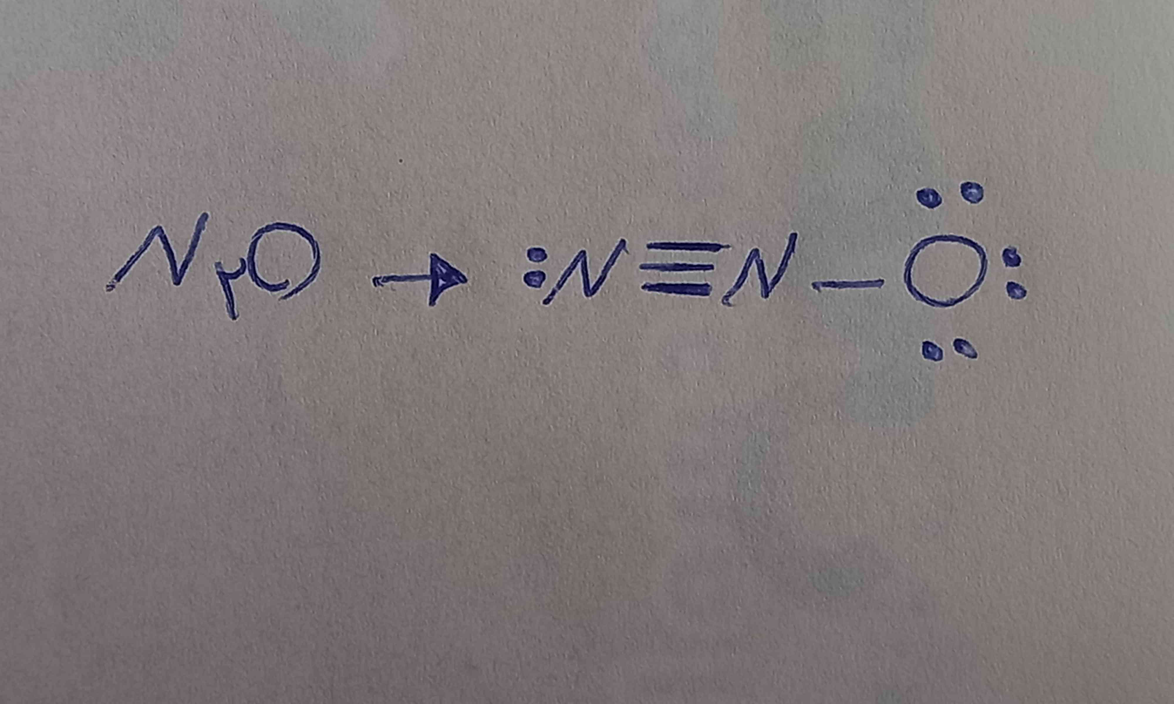 سلام دوستان وقتتون بخیر چرا ساختار دی نیتروژن مونو اکسید اینطوری میشه آخه من با فرمول الکترون های ظرفیت ساختار لوییس رو میخوام بکشم این نمیشه ؟
ممنون میشم توضیح بدید