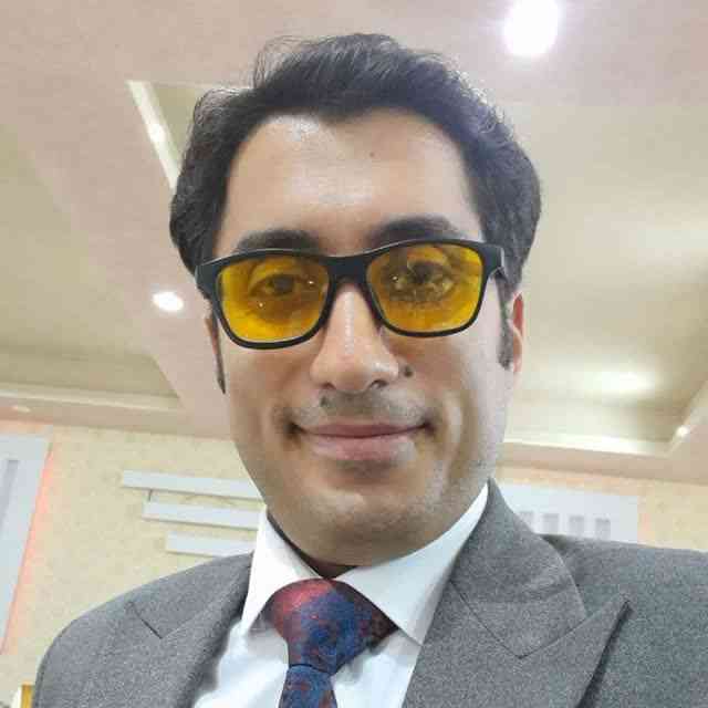 سلام. این فرد رو میشناسی اسمش علیرضا شهرت طلب هست 
اگه میشناسید دربارش یک جمله بگبد تاج میدم 