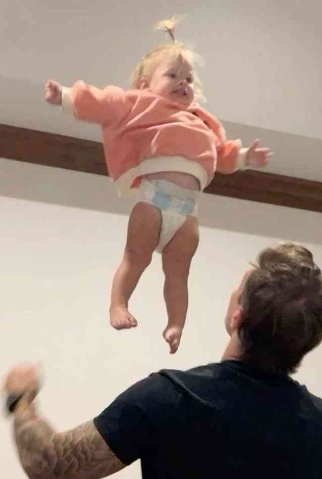 فرزندانم ...بیاید میخوام تاج با رنگ صولتی بدم 🗿🍃